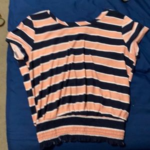 I’m selling I crop top. Size L brand new